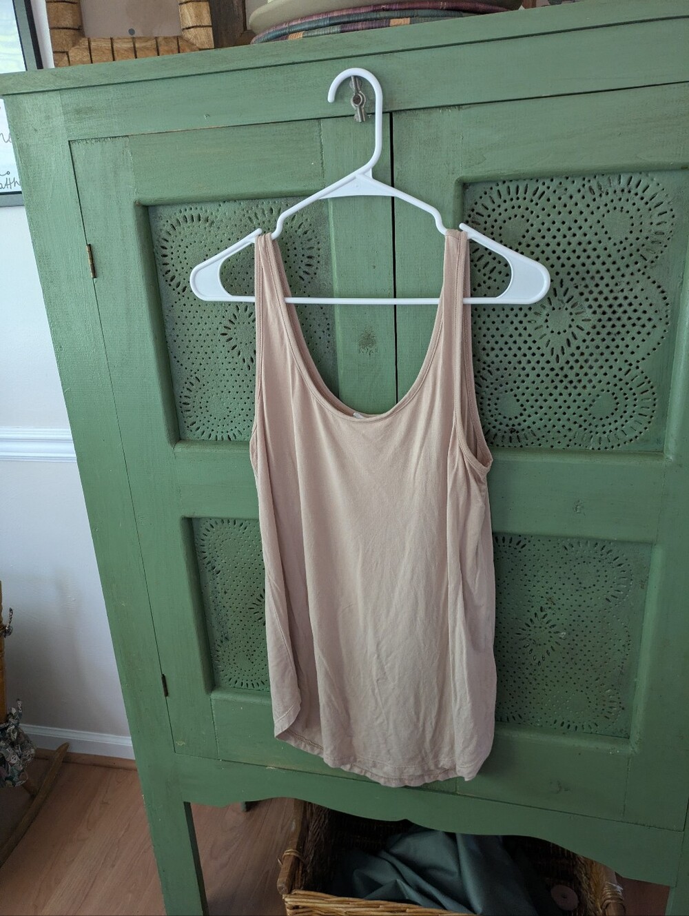Carly Jean Los Angeles Women's Scoop Neck Tank Top - Nude Pink